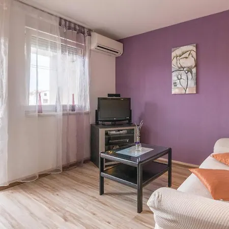 1 Bedroom Beautiful In *