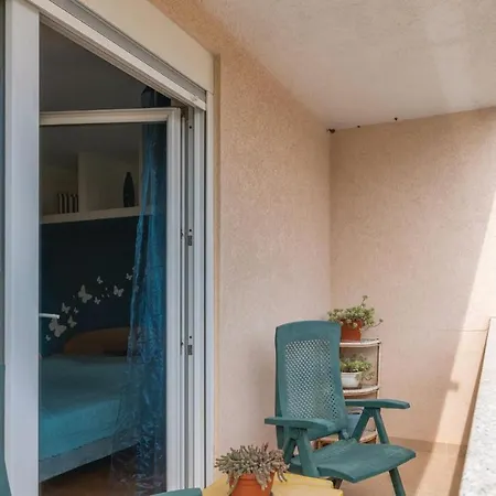 Apartment 1 Bedroom Beautiful In *
