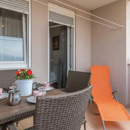 1 Bedroom Beautiful In Liznjan