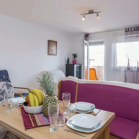 1 Bedroom Beautiful In Liznjan
